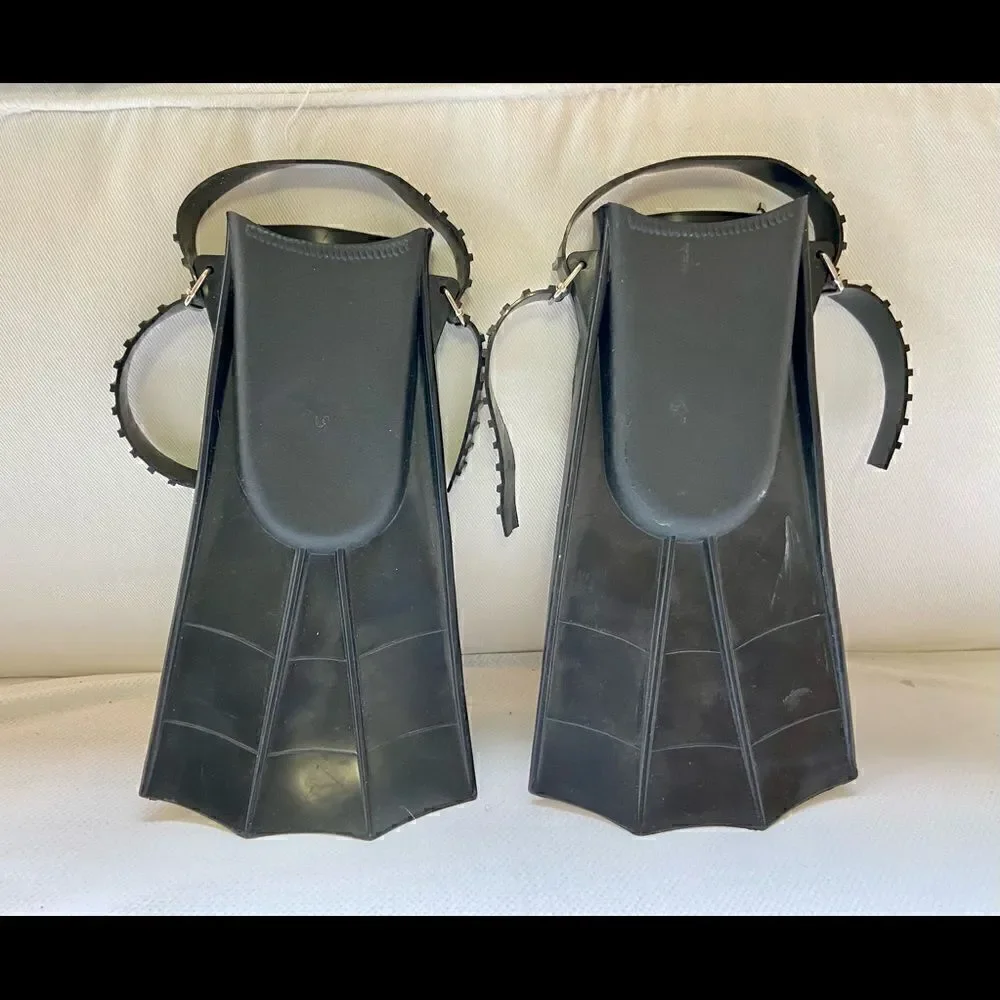 Kids Adjustable Flippers Fins Swimming Diving Learning Tools Black Size Small.